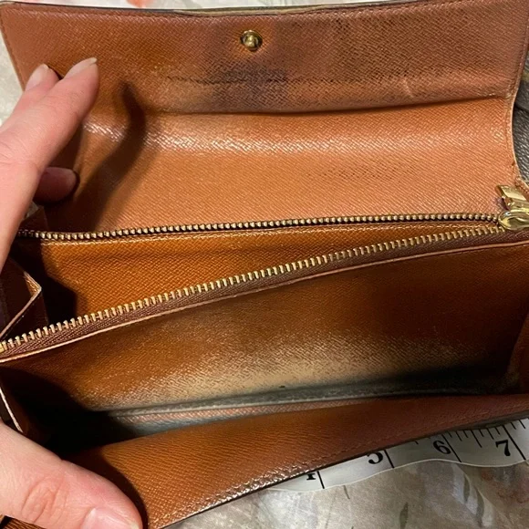 Louis Vuitton Wallet - Picture 4 of 5